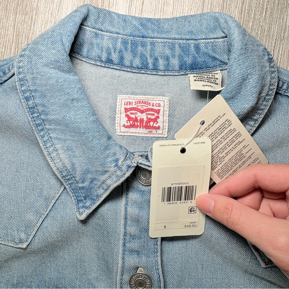 Women’s Levi denim button down dress small - Picture 3 of 4